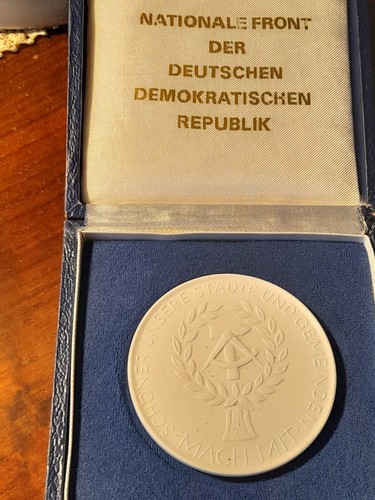 Nationale front der ddr - der,