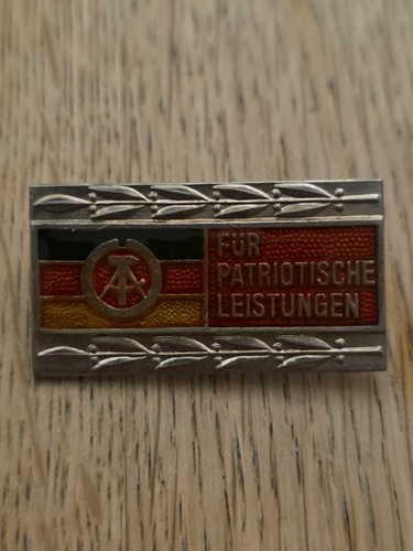 Auszeichnung ddr ehrennadel - ddr,