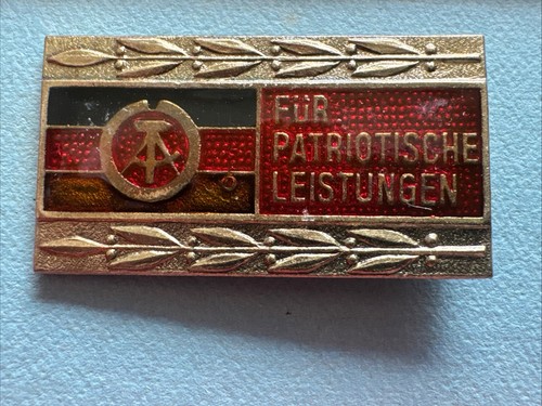 Ddr ehrennadel nationale - ehrennadel, front